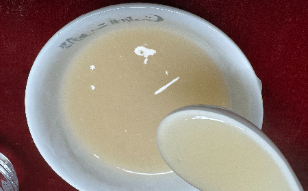 多少媽媽栽在輔導(dǎo)作業(yè)上！姥姥端來的一杯溫?zé)嵊袡C(jī)葛根粉，竟成了情緒 “滅火器”